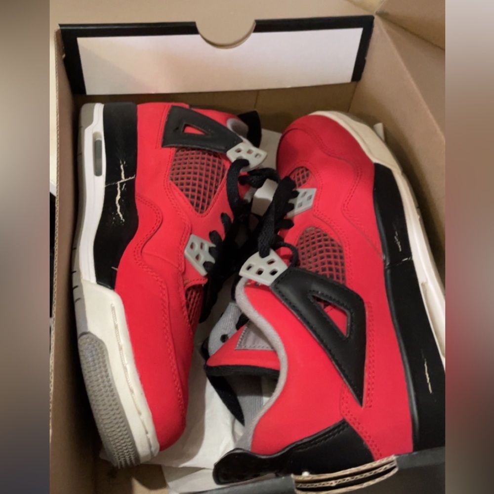 Jordan 4 Retro
Toro Bravo